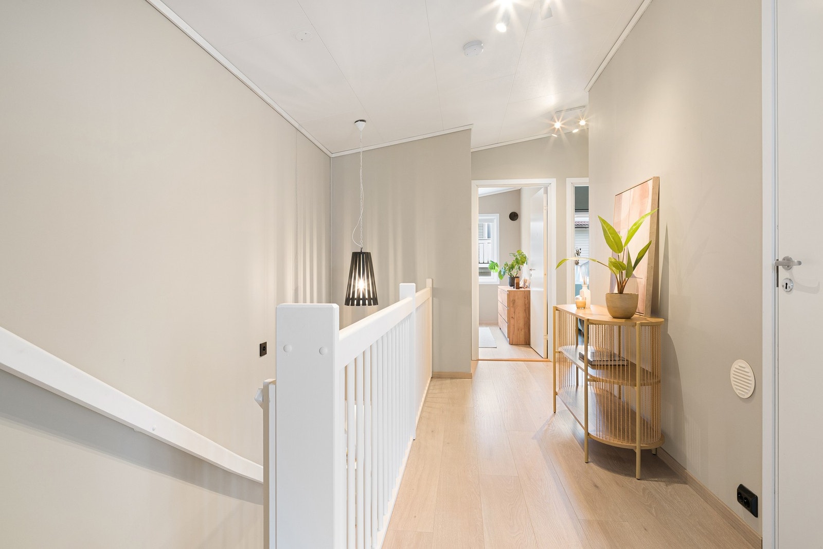 I denne etasjen har du TV-stue, 3 soverom, bad og bod. Galleribilde