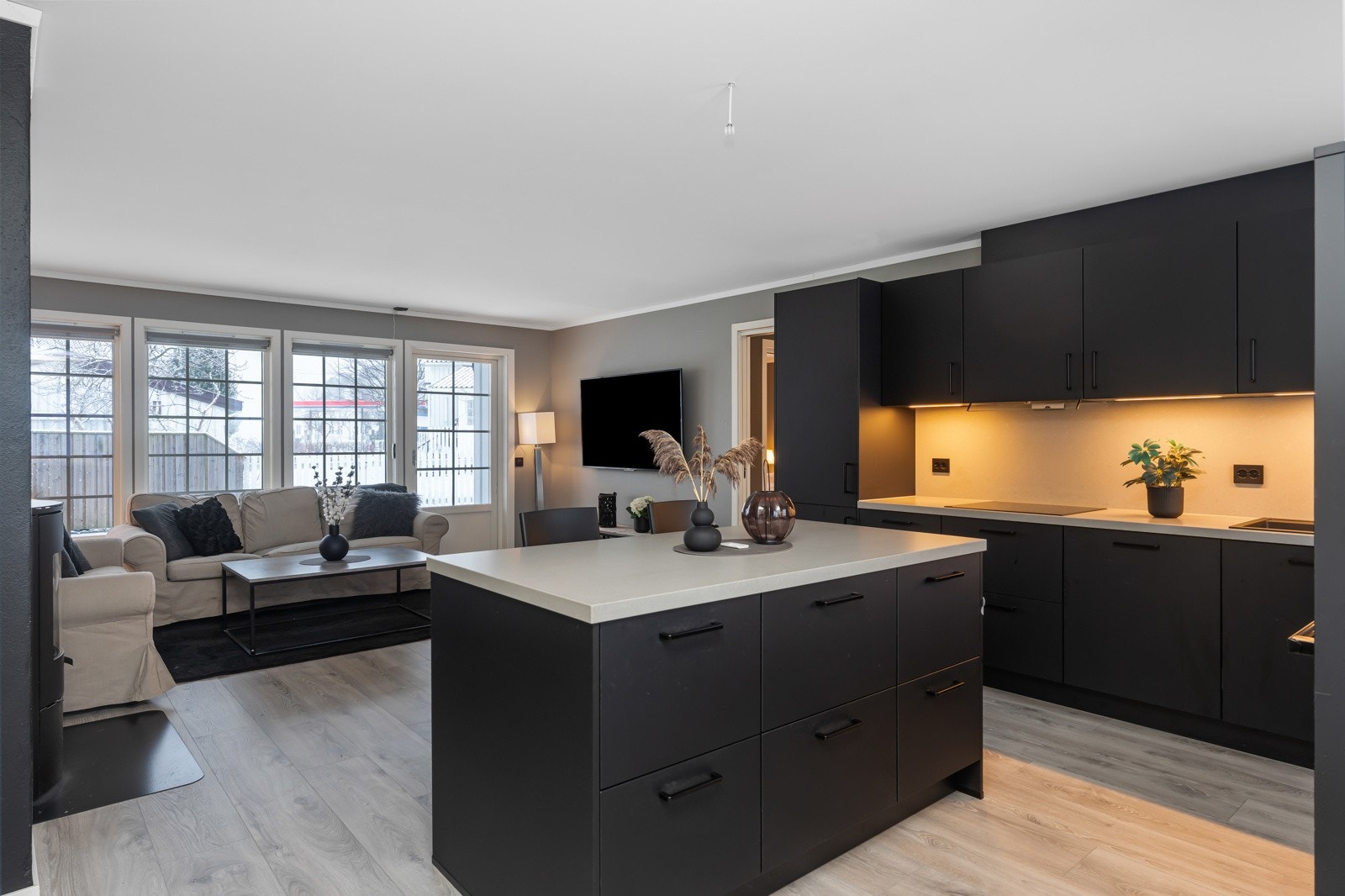 Kjøkkeninnredningen er fra KEO som er en kjøkkenleverandør med elegant nordisk design, smarte detaljer og tysk kvalitet. Galleribilde