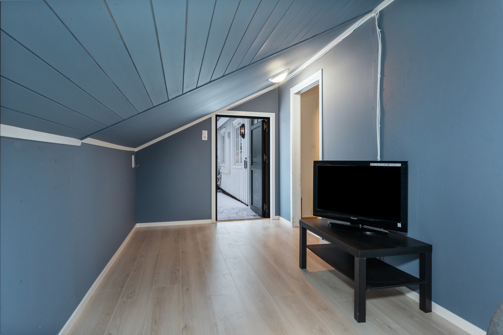 Egen inngang til bod/hobbyrom. Galleribilde