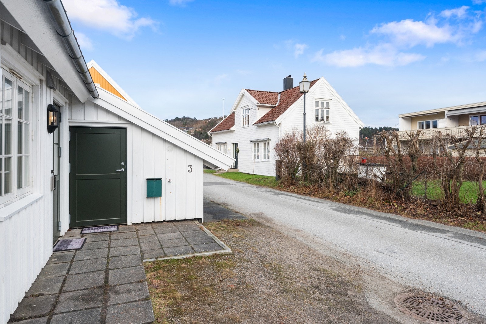 Egen inngang til bod/hobbyrom. Galleribilde