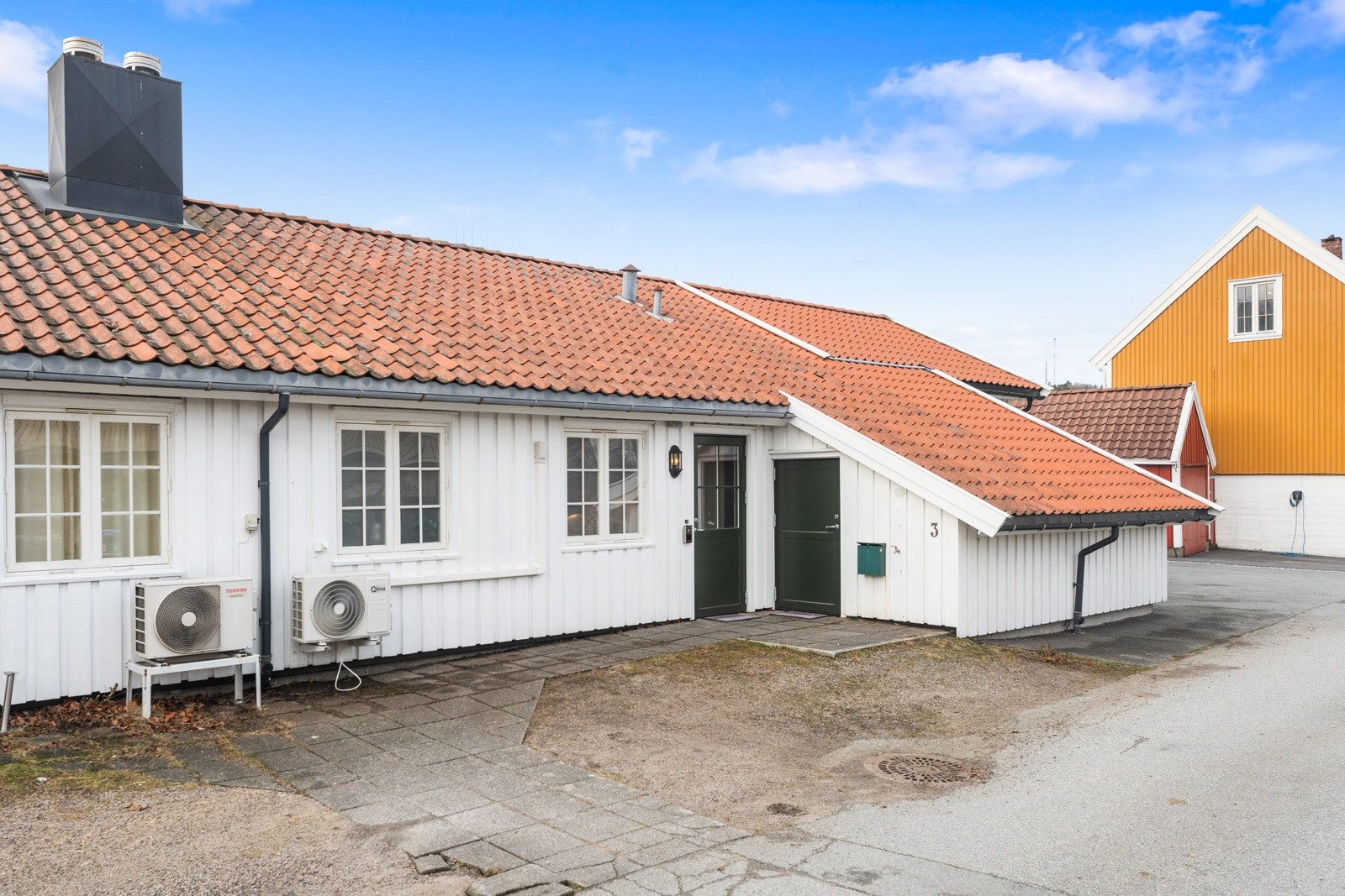 Inngangspartiet har heller med plass til kafèsett, blomsterkrukker m.m Galleribilde