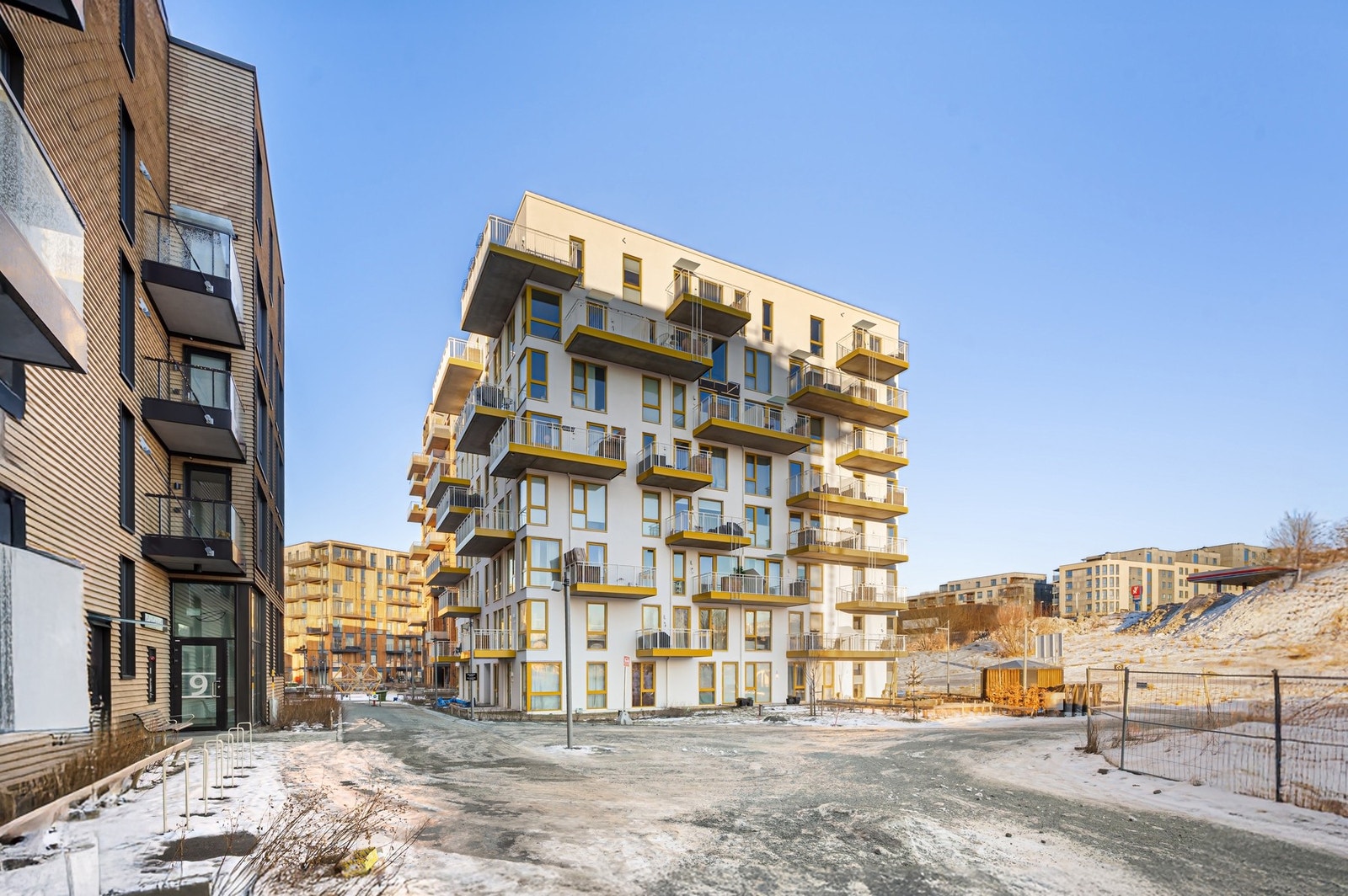 Leiligheten ligger i byggets 8. etasje, og det er heis i bygget. Galleribilde