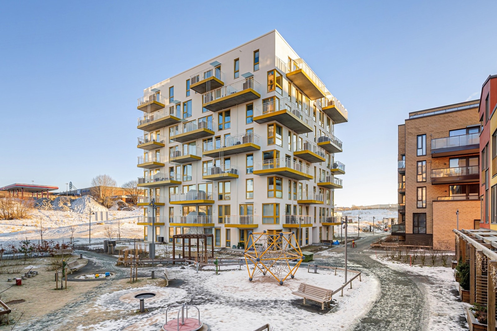 Toppleiligheten har en svært attraktiv beliggenhet på Lilleby med et fantastisk uteområde rett utenfor leiligheten. Galleribilde