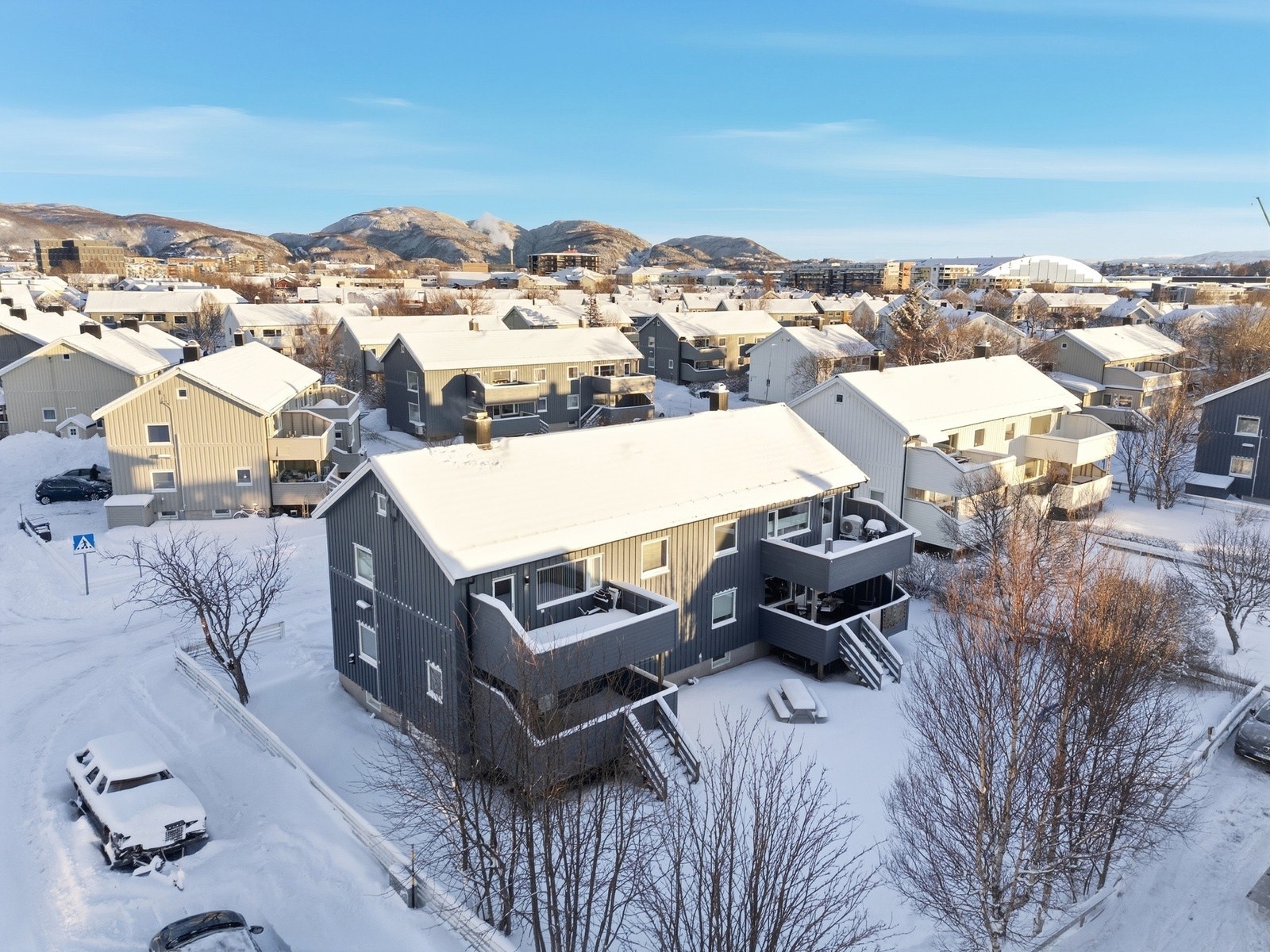 Det er nærhet til både sentrum og City nord. Et perfekt område for både nyetablerte, småbarnsfamilier, enslige og eldre. Galleribilde