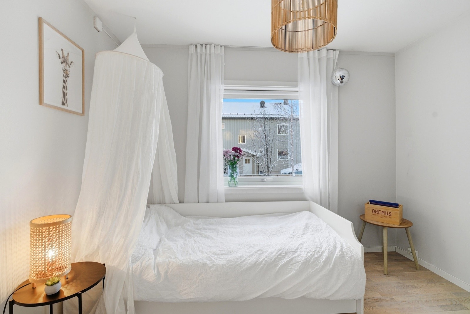 Dette soverommet har fint plass til seng, nattbord og øvrig møblement. Galleribilde