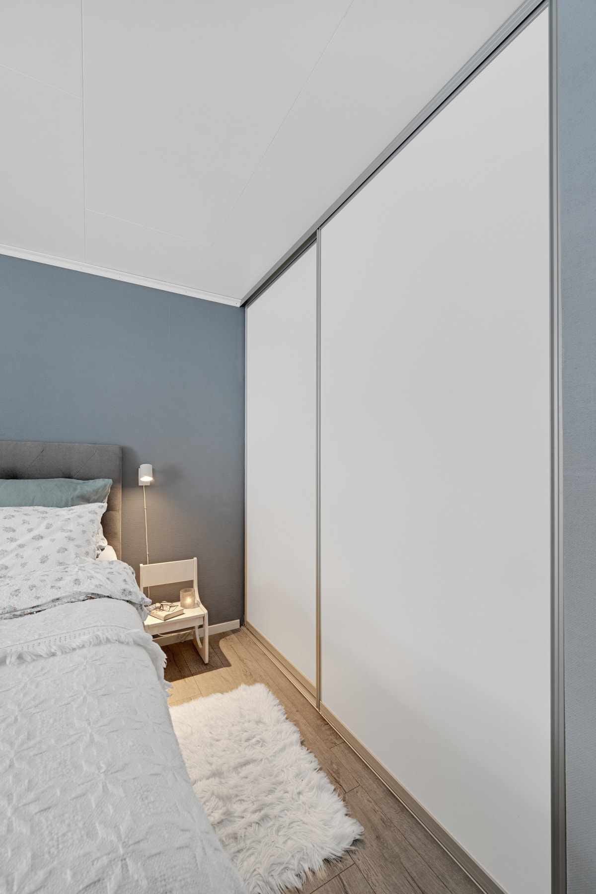 Soverom 1 med skyvedørsgarderobe Galleribilde