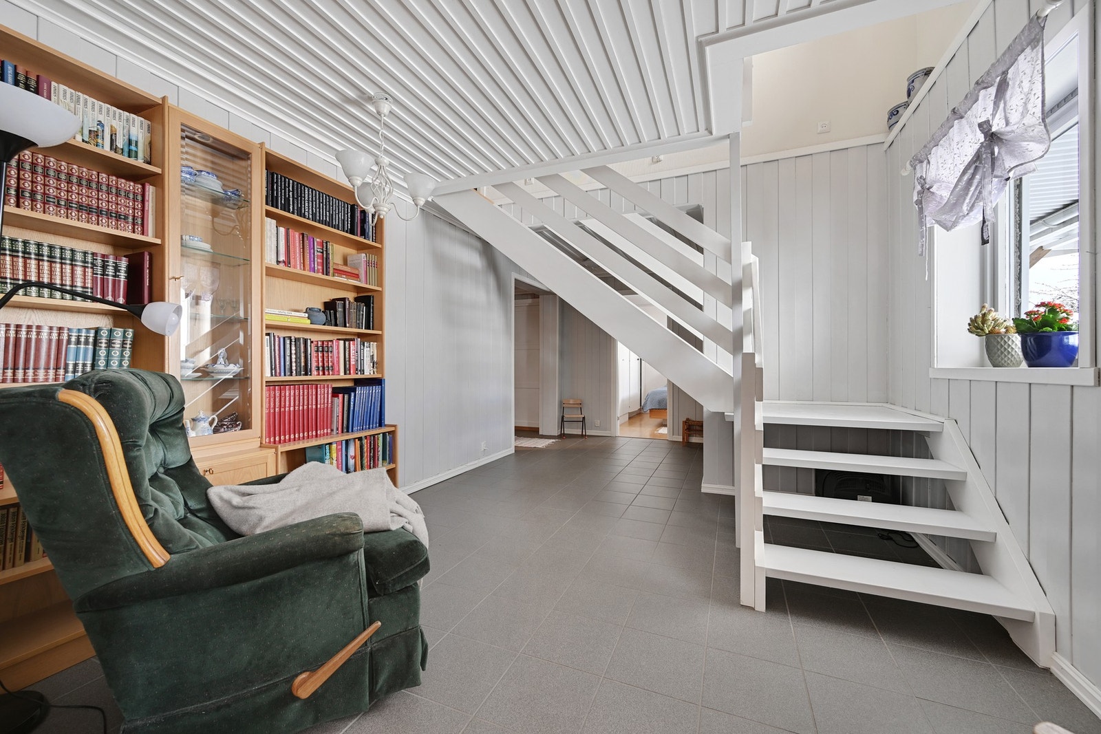 Romslig underetasje med egen inngang Galleribilde