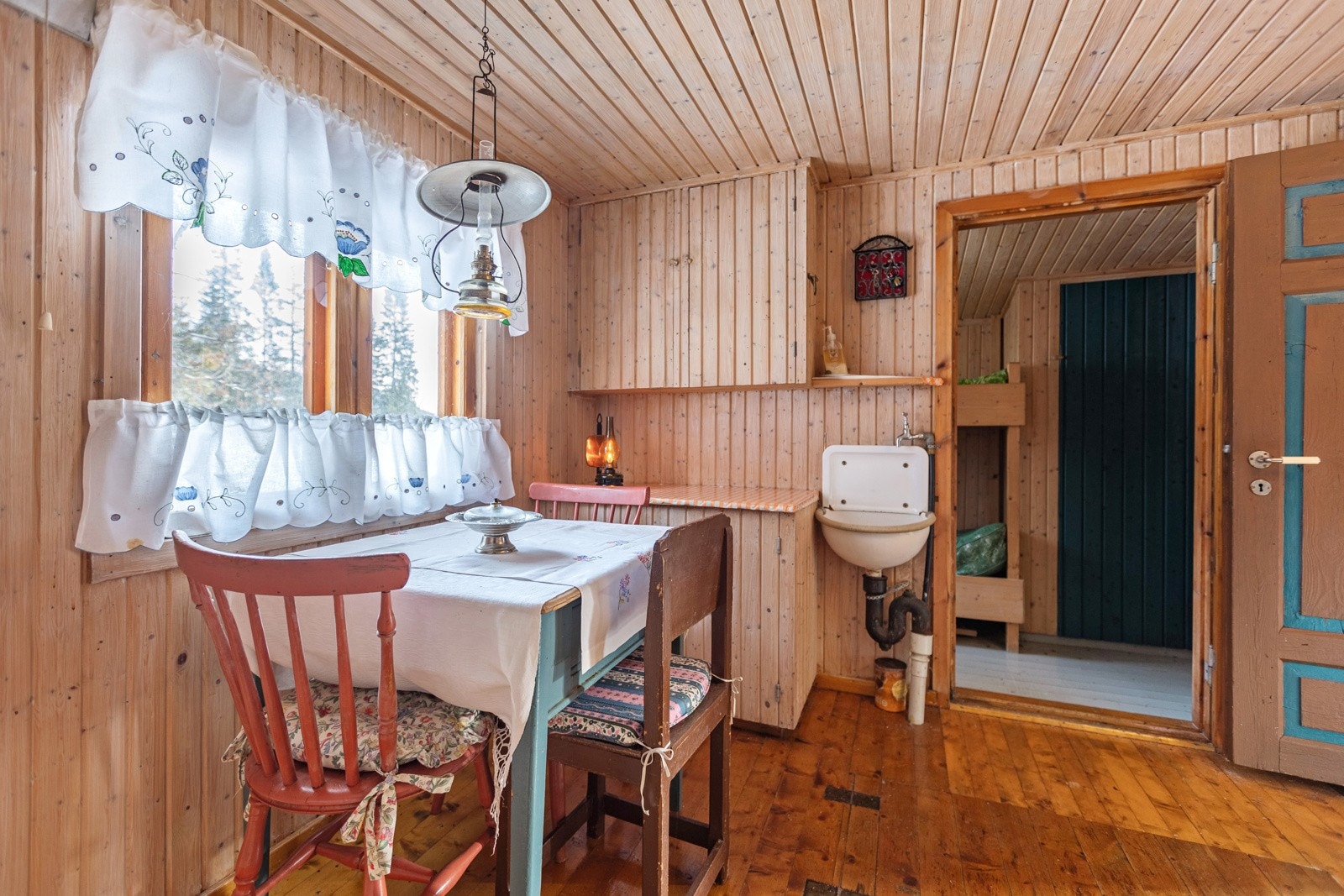 Her finner du en gasstopp og en utslagsvask. Galleribilde