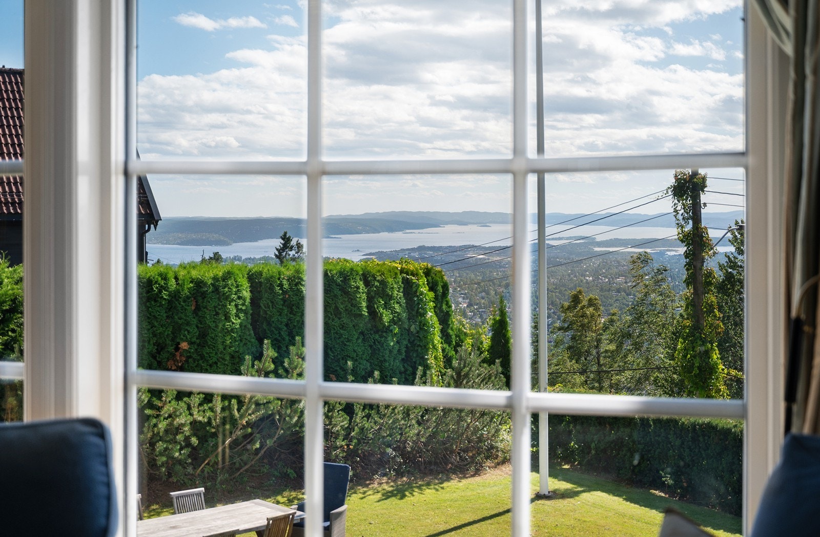 Herlig utsikt fra alle oppholdsrom i denne etasjen Galleribilde