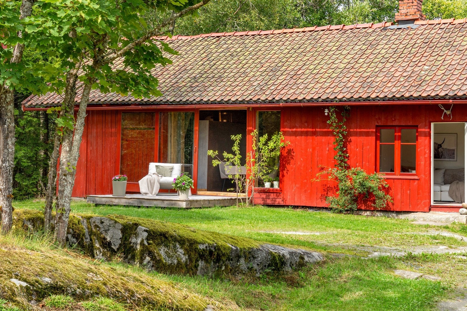 Uthuset ligger helt sør på tomten rett nedenfor stabburet. Galleribilde