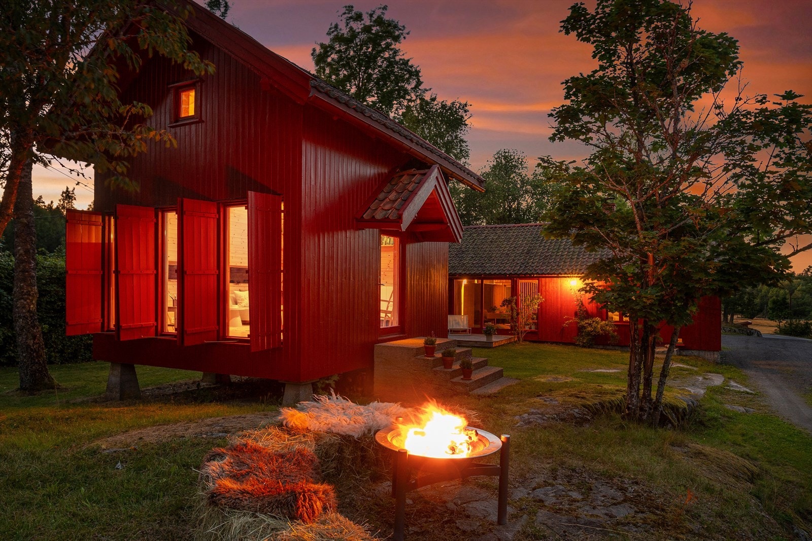 Et av byggene på eiendommen er dette innbydende Stabburet. Galleribilde