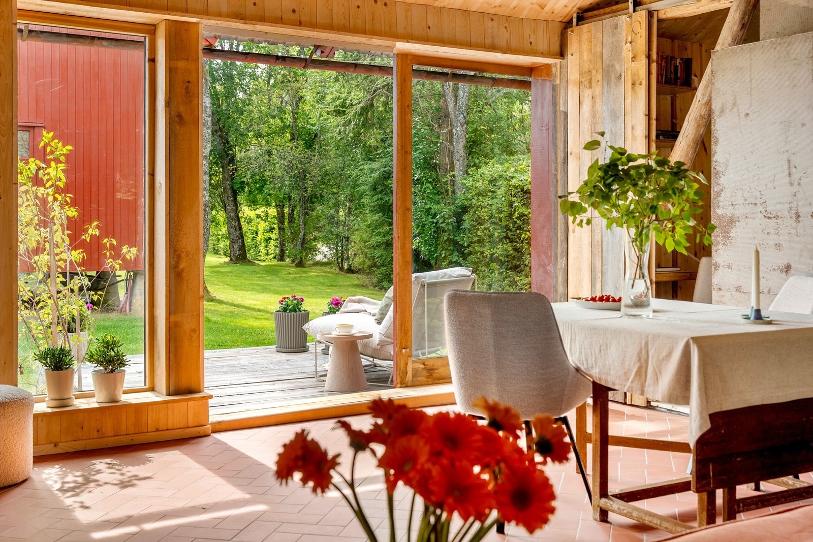 Plattingen er lett tilgjengelig via skyvedør. Galleribilde