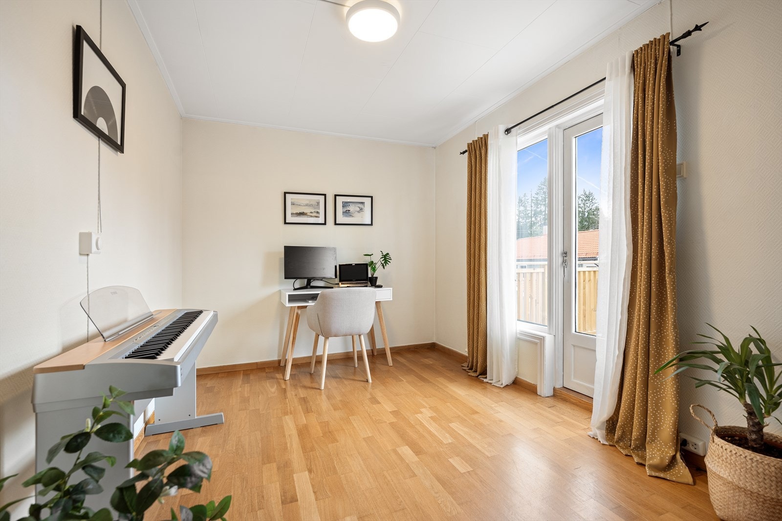 Det er også god plass til hjemmekontor eller et hyggelig lesehjørne. Galleribilde