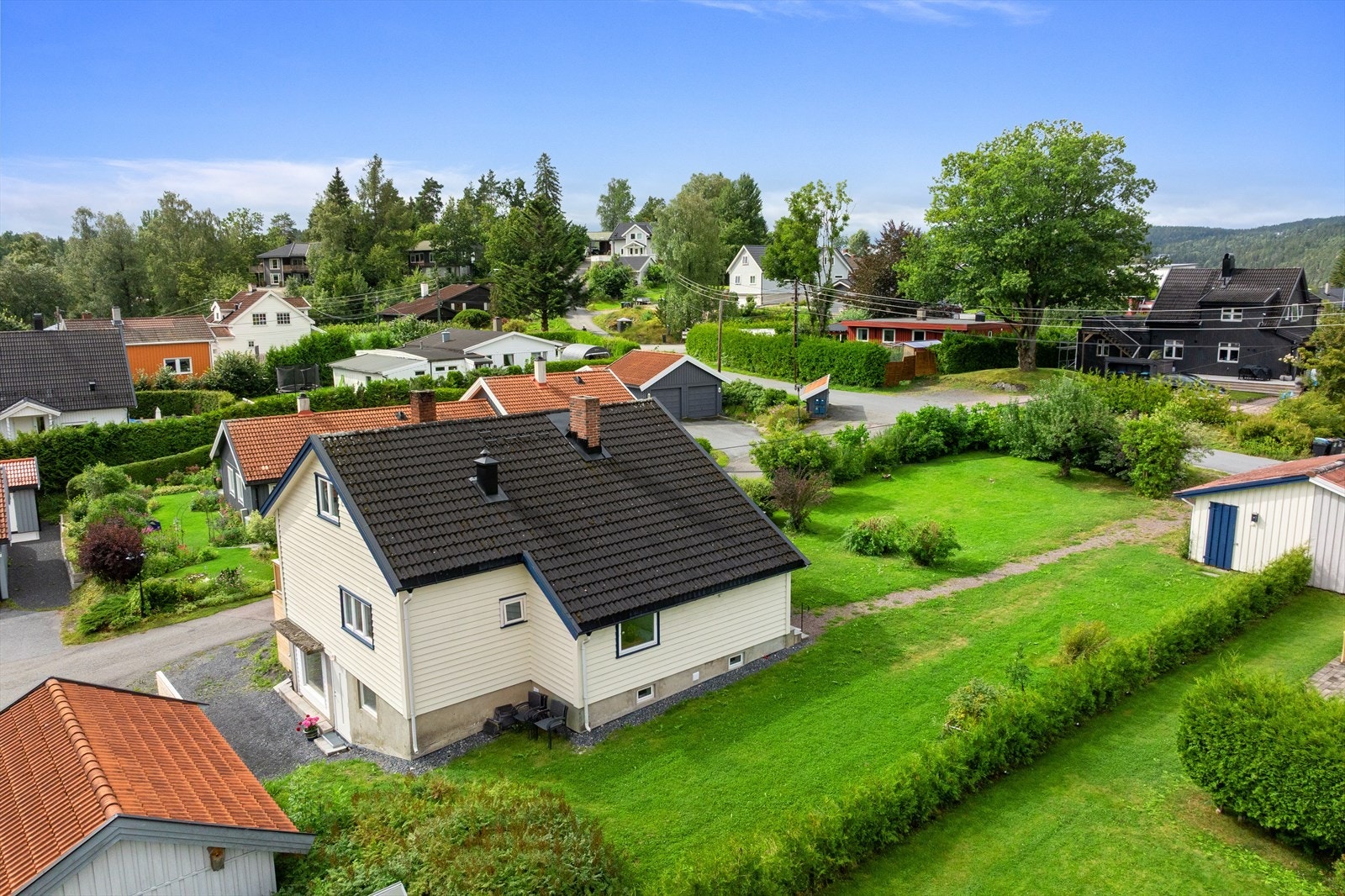 Sara Husebø v/Eiendomsmegler 1 har gleden av å presentere Øvre Gjellum vei 12A! -Foto av Rekyl Foto Galleribilde
