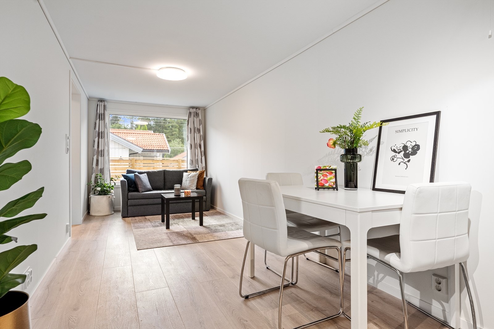 Utleiedelen har en egen inngang med tilhørende stue, kjøkken, soverom og bad. Galleribilde