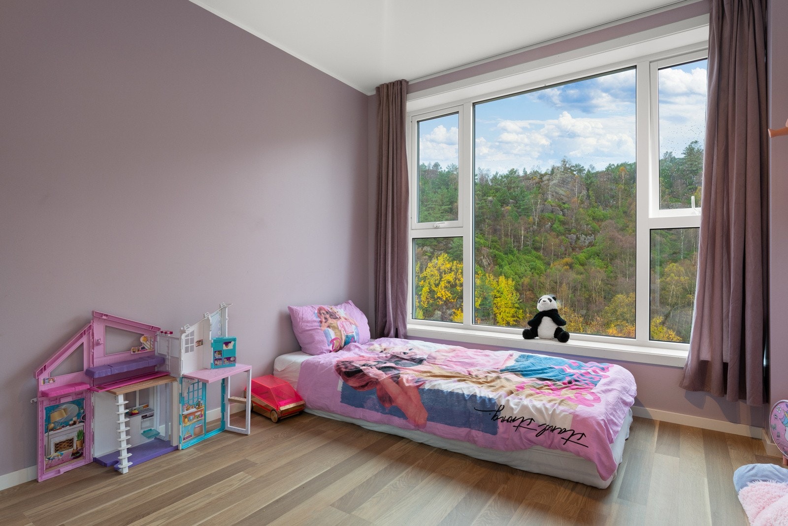 I øverste etasje finner man 2 gode soverom på 10 og 6,9 kvm. Galleribilde