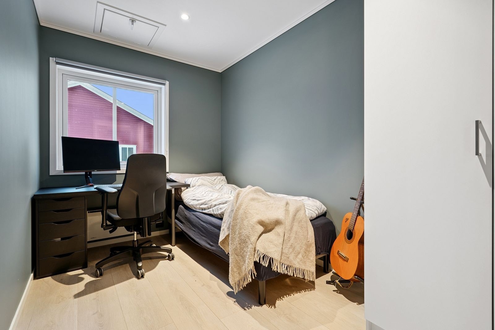 Det andre soverommet er på ca. 8 kvm og er også innredet med garderobeskap. Galleribilde