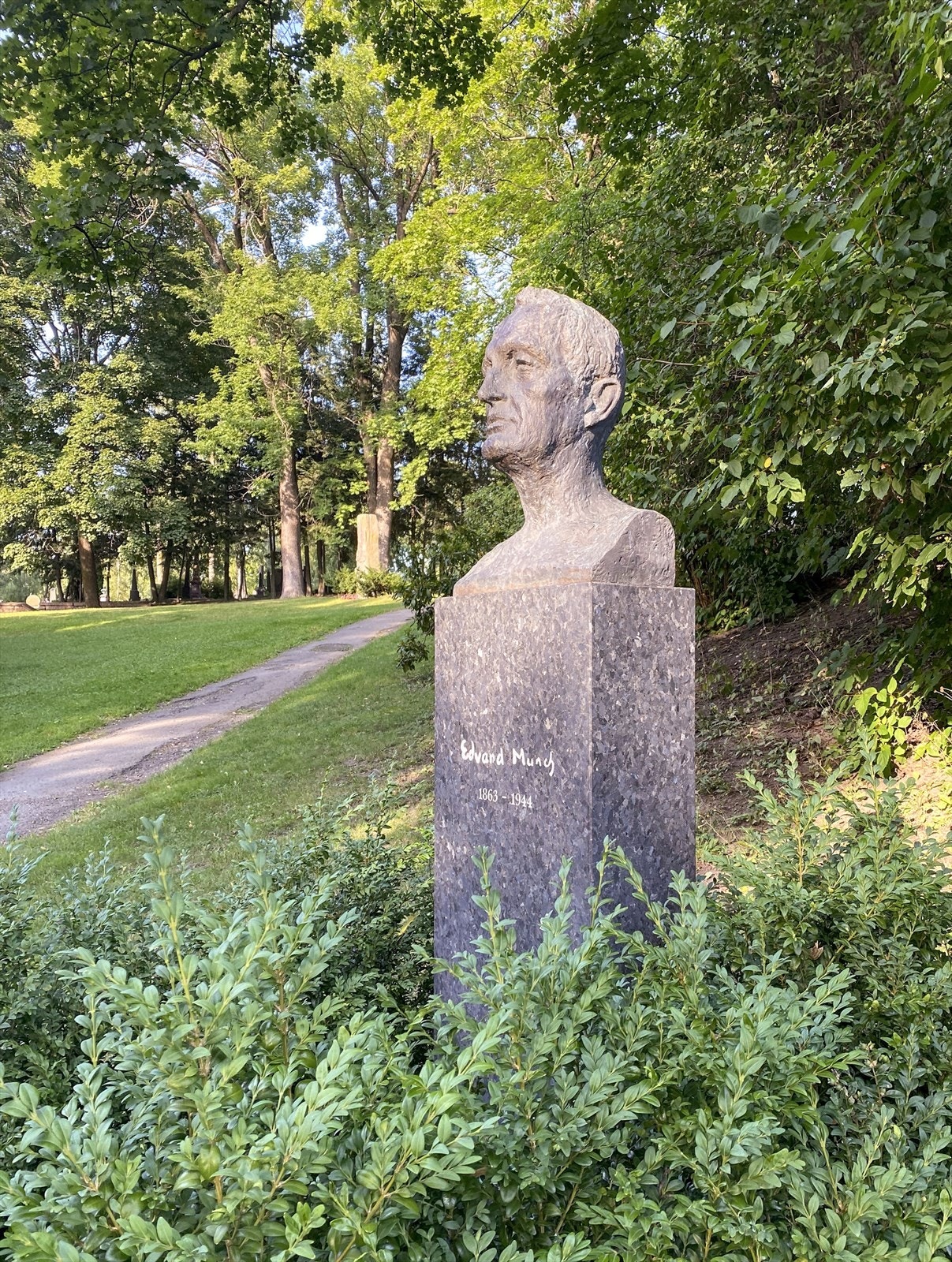 Områdebilde - Like ved ligger Vår Frelsers gravlund et fredelig sted for rusleturer og kreativ inspirasjon. Galleribilde