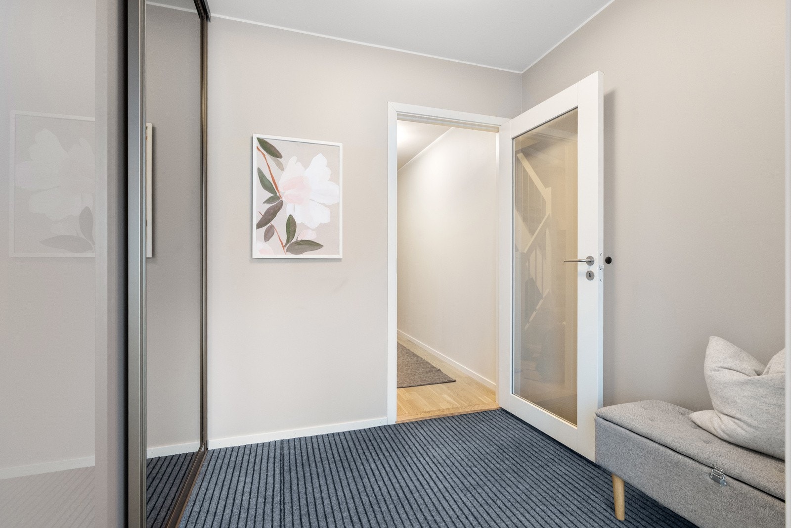 God oppbevaringsplass i skyvedørsgarderobe. Galleribilde