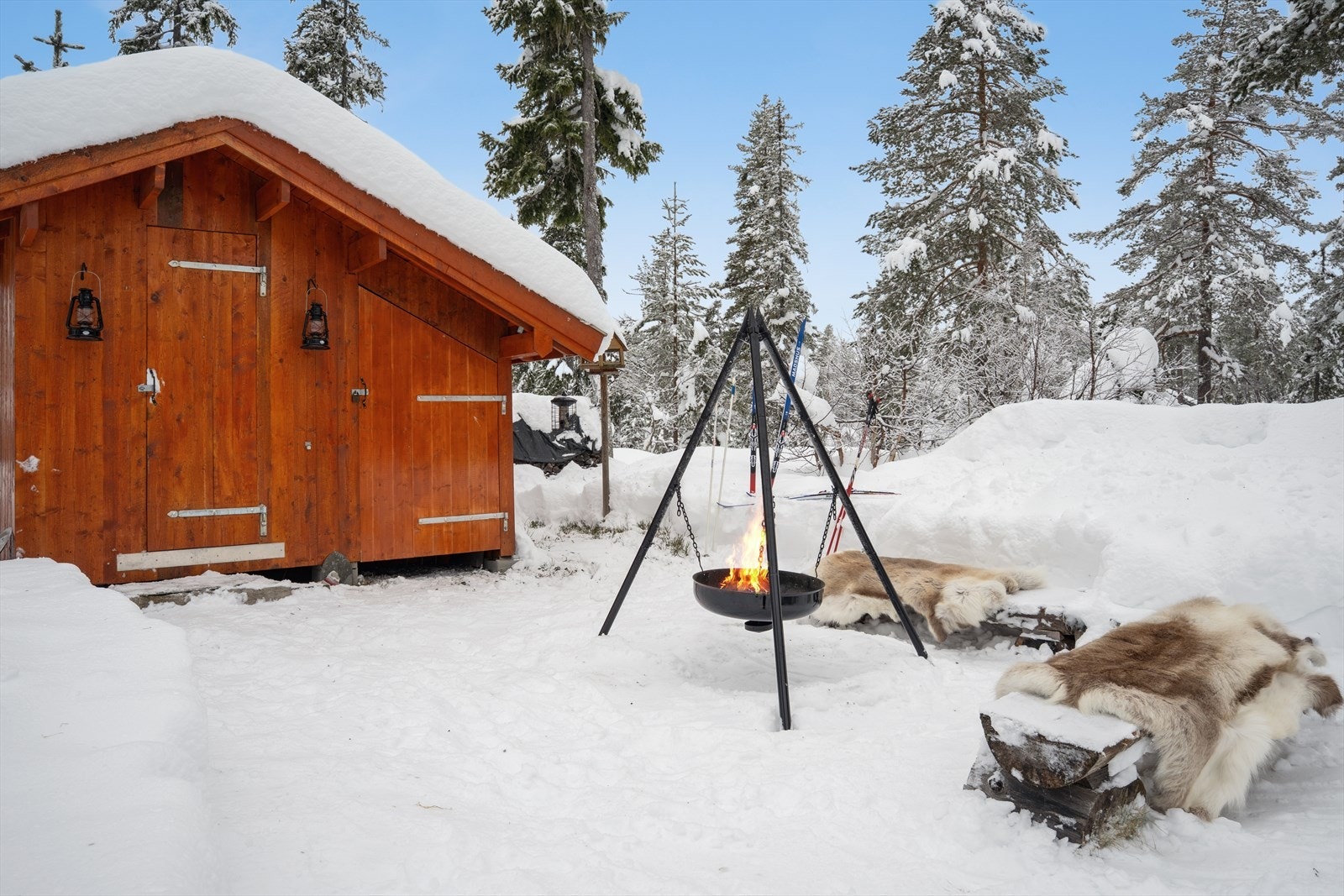 Utvendig frittstående bod Galleribilde