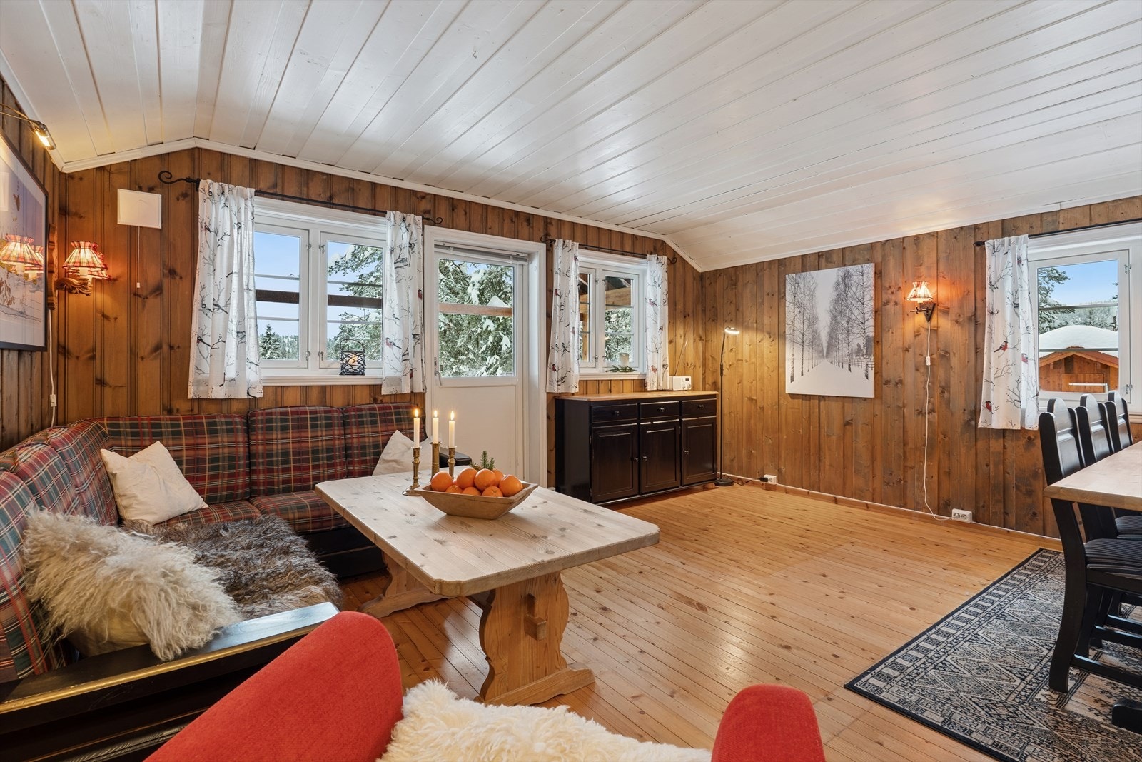 Fra stuen er det direkte utgang til terrassen. Galleribilde