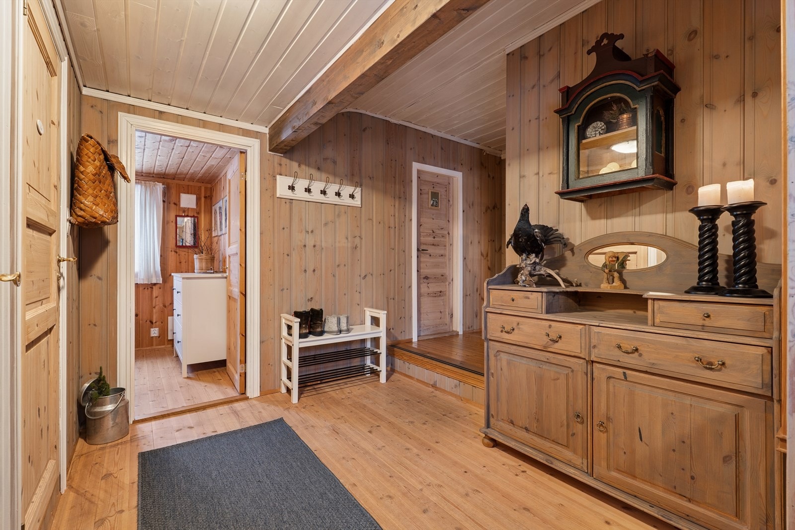 Velkommen inn! Hyggelig og innbydende entrè. Galleribilde