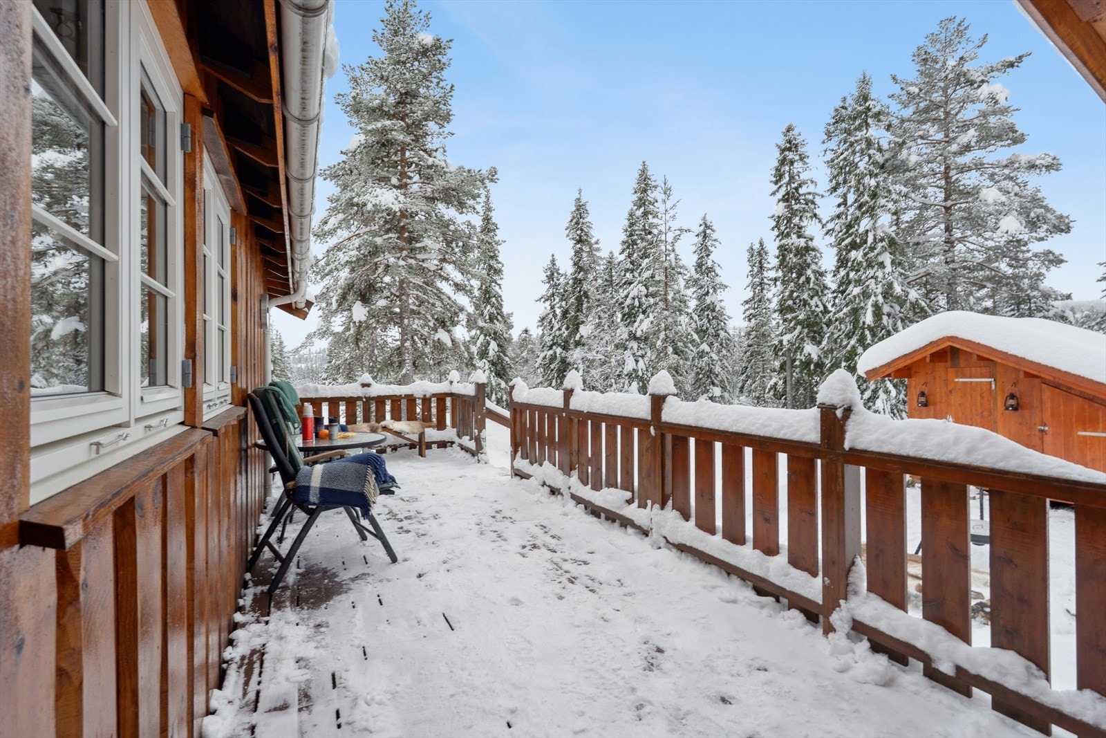 Utsikt til snaufjellet fra vestvendt terrasse Galleribilde