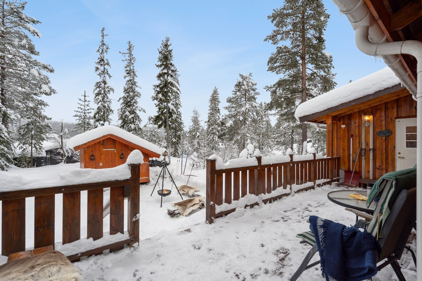 Terrasse på 26 kvm gir god plass til hagemøbler og utekos. Galleribilde