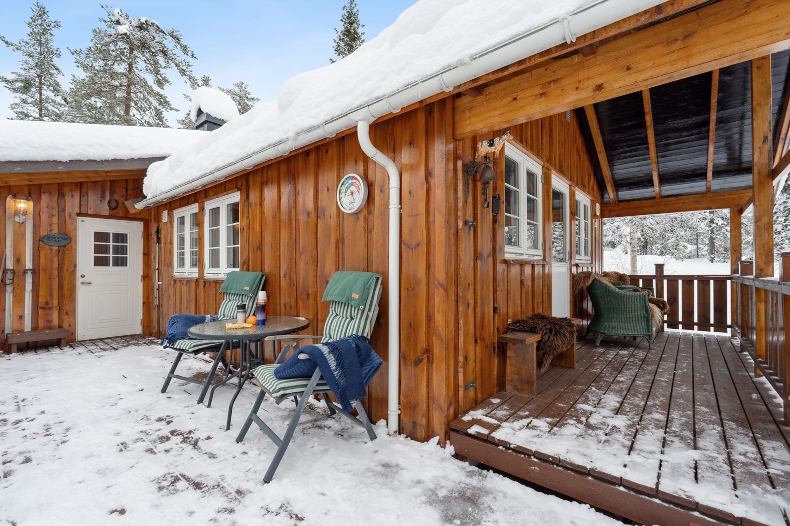 Utgang til terrassen også fra stuen. Galleribilde