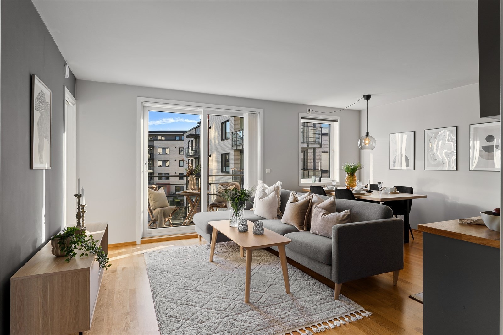 EiendomsMegler 1 v/Sindre Kjøll Kristensen presenterer Breivikveien 21A! Galleribilde