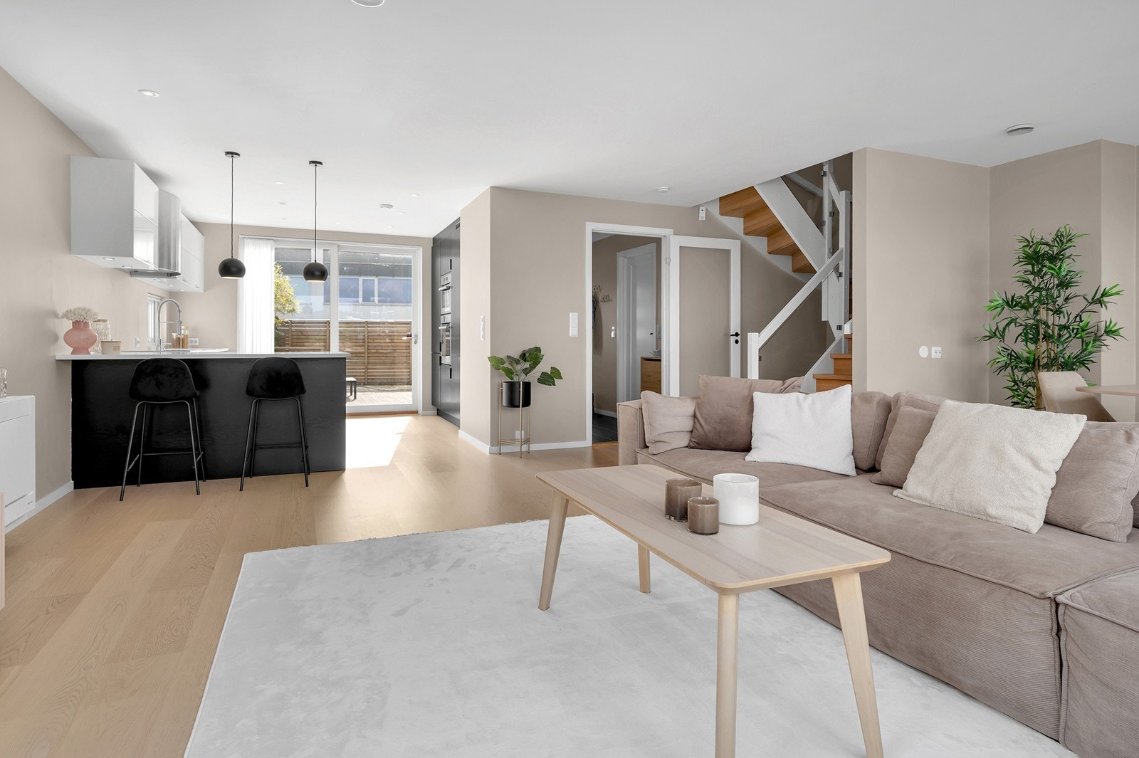 1. etasje byr på listefrie løsninger i himling og moderne og lune fargevalg. Galleribilde