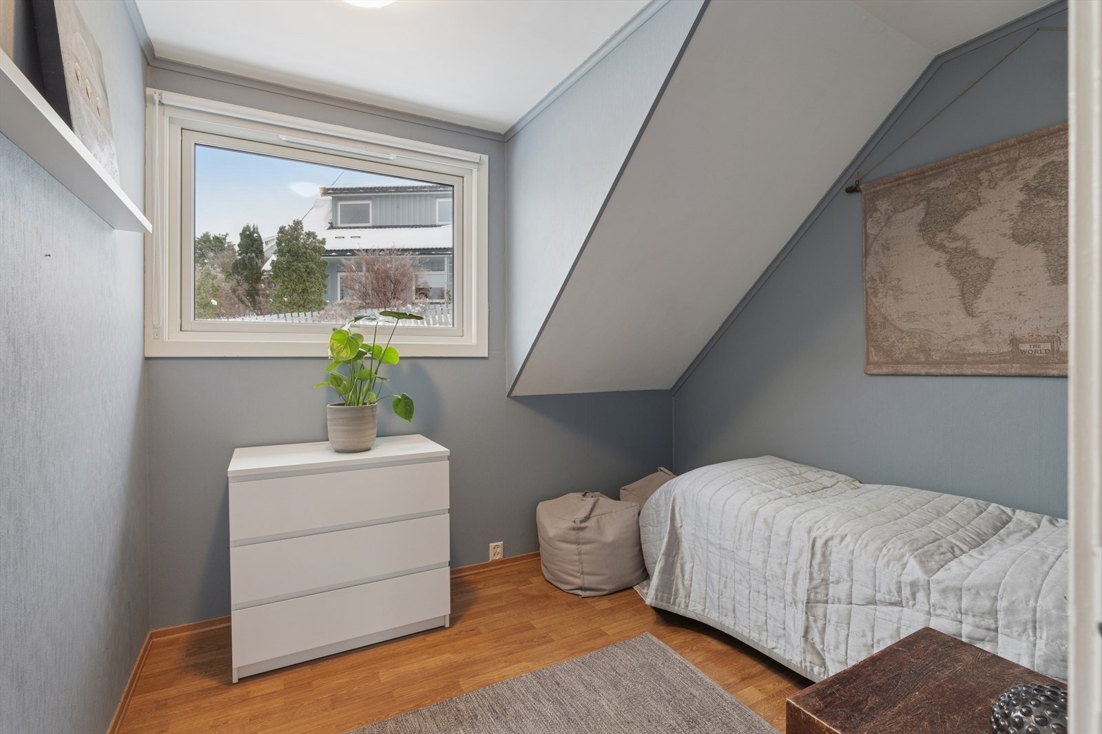 Soverom 2 har god plass til seng og tilhørende møbler. Galleribilde