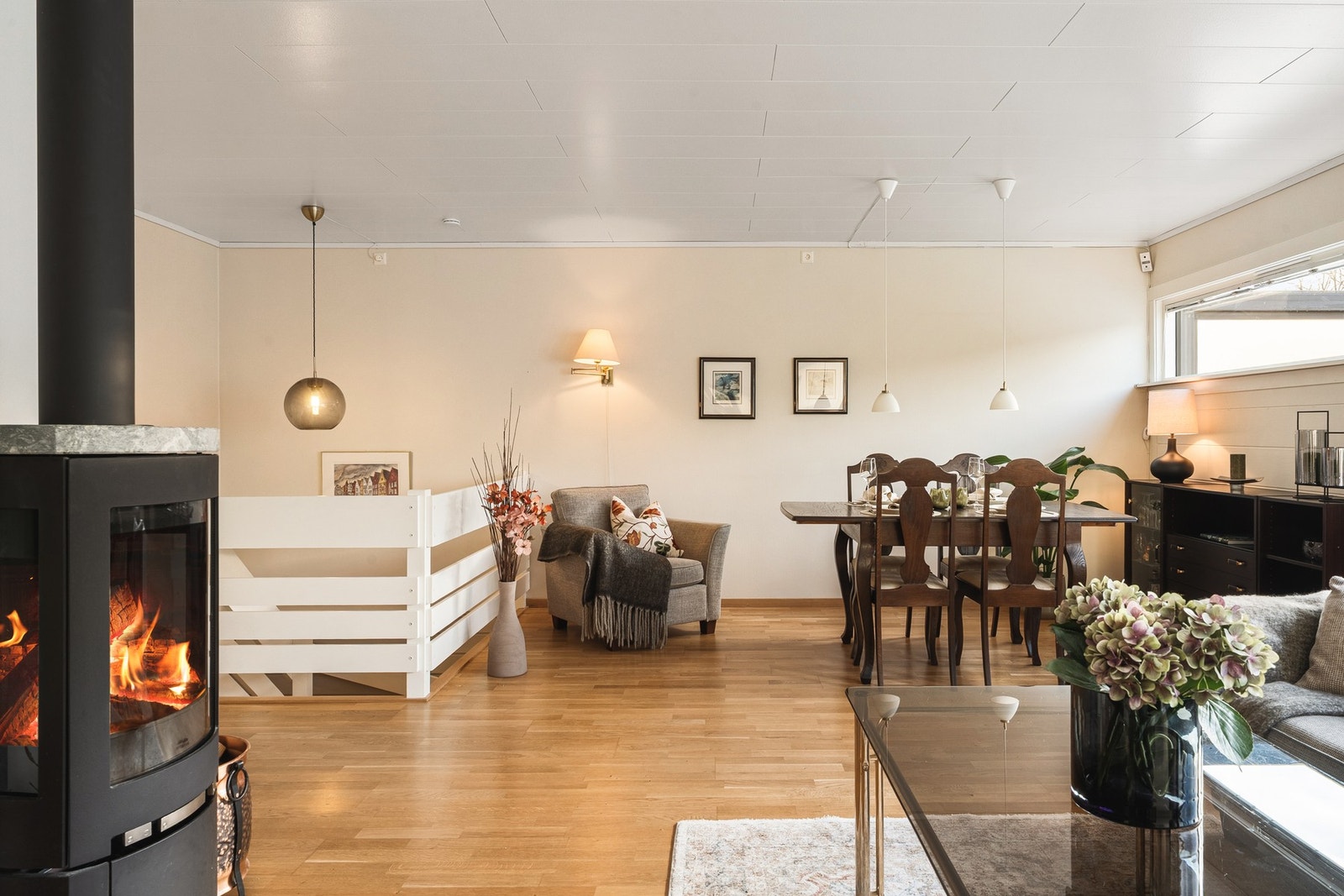 Stuen måler 35,8 m². Galleribilde