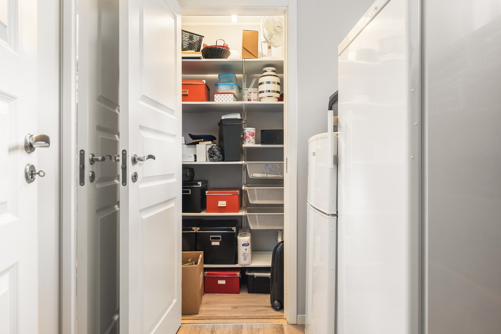 Videre har man en ytterligere bod på 1,9 m². Her har man godt med oppbevaringsplass. Galleribilde