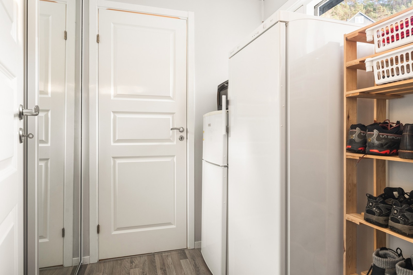 Fra vaskerommet har man tilkomst til en innvendig bod på 4,5 m². Galleribilde