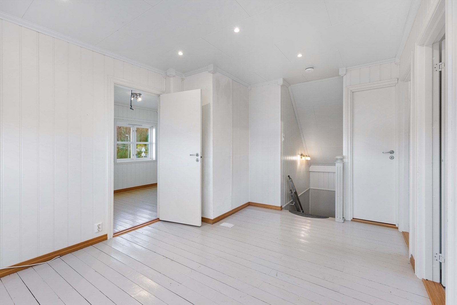 Loftsgang med tilkomst til wc-rom. Galleribilde