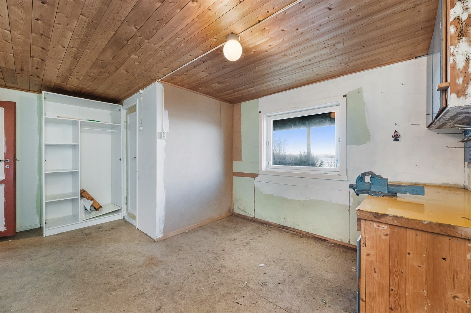 Uinnredet kjeller med mange muligheter. Galleribilde