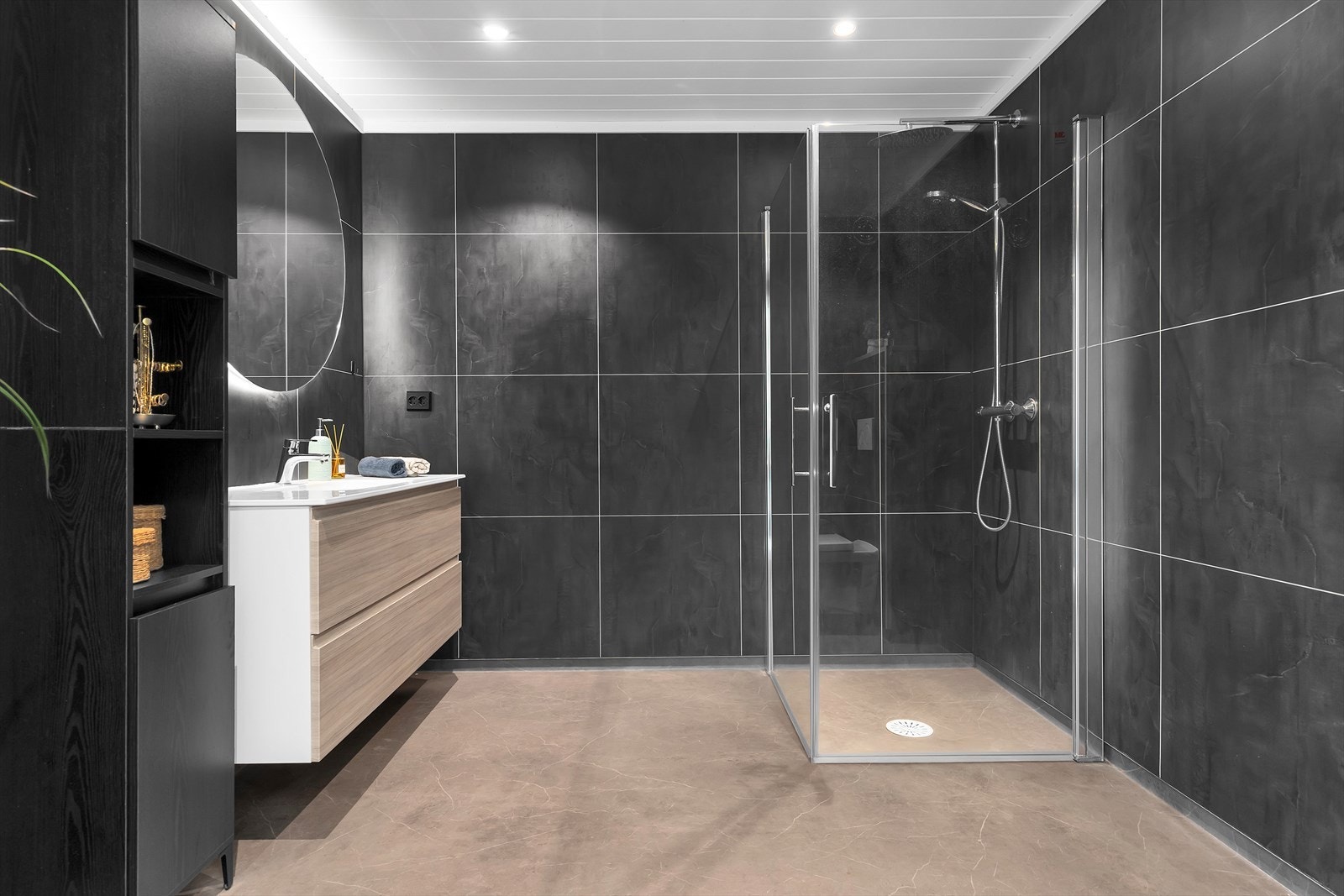 Belegg på gulv og våtromsplater på vegger Galleribilde