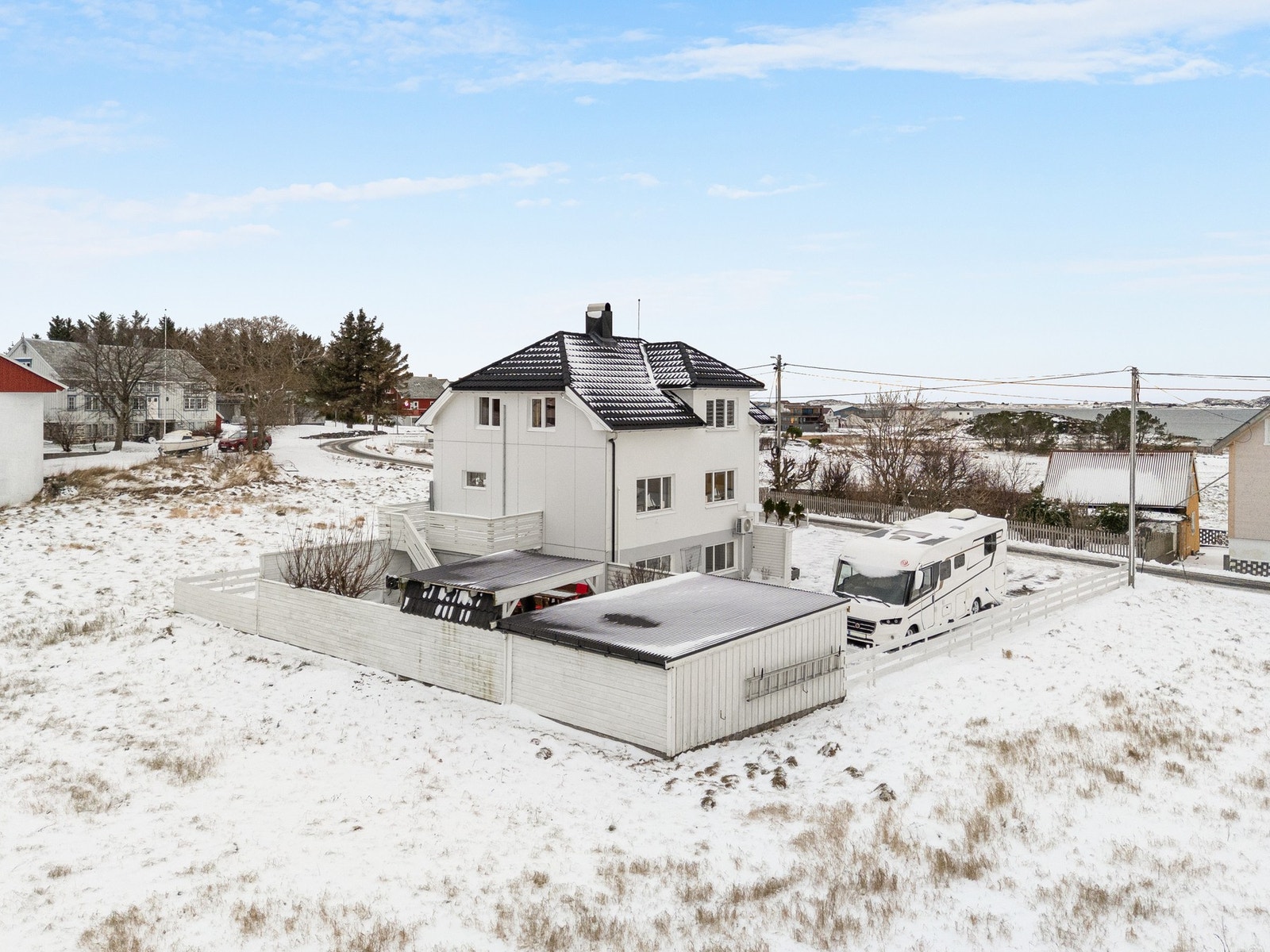 Tobias Karlsen Skarshaug v/ EiendomsMegler 1 har gleden av å presentere Fagerhaugen 11! Foto: Hunter Visuals Galleribilde