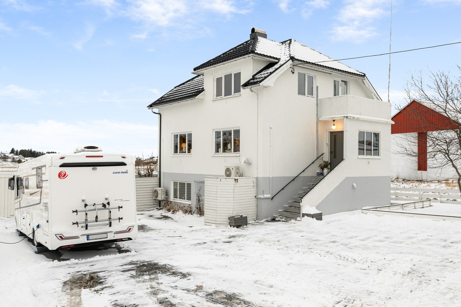 Rikelig med plass til parkering på egen tomt Galleribilde