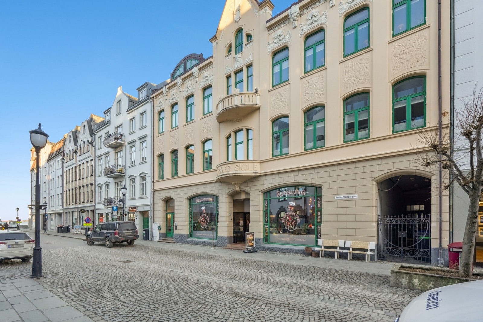 PrivatMegleren presenterer en en meget flott 3-roms toppleilighet i beste bysentrum. Galleribilde