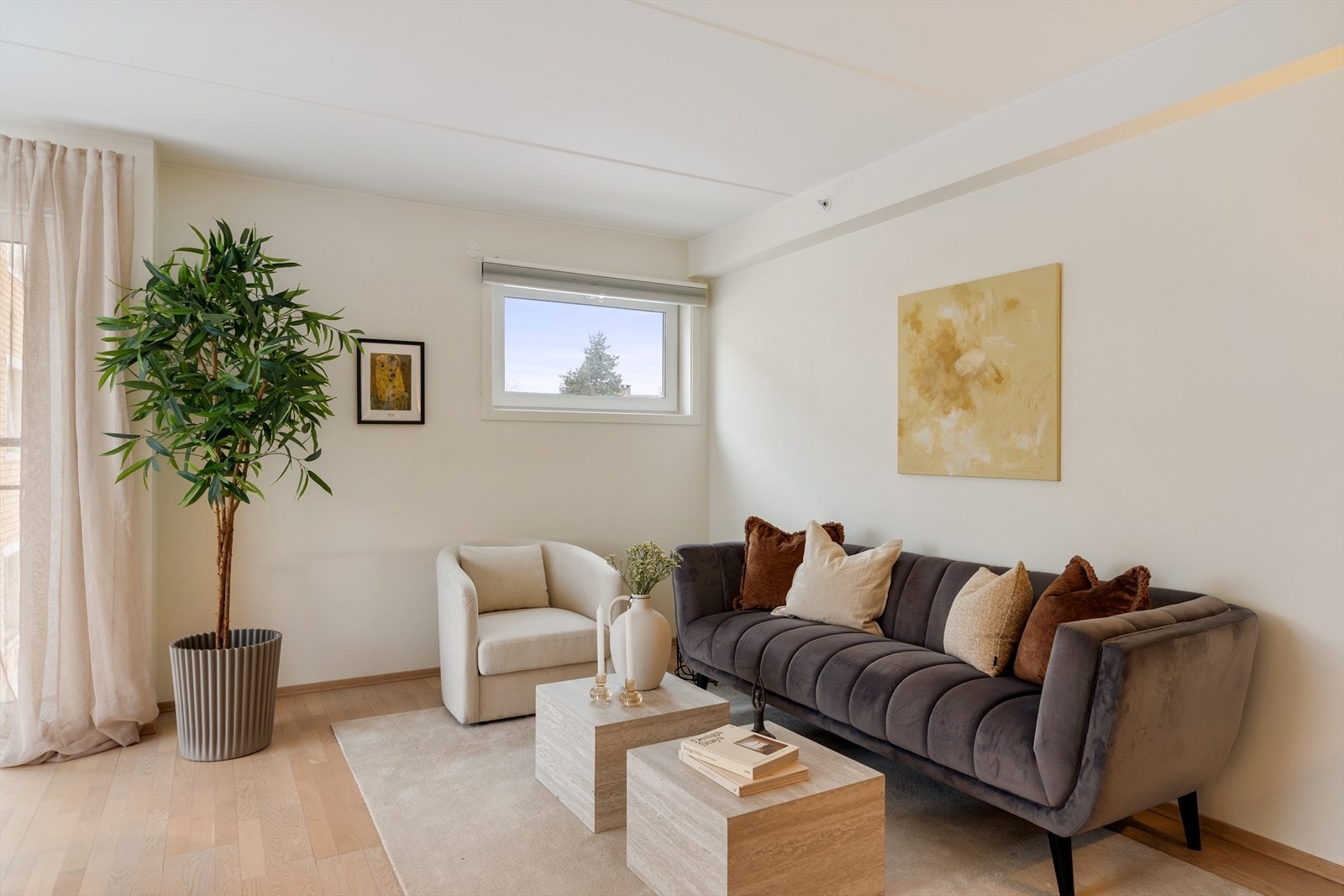 Leiligheten er malt i en rolig og delikat fargetone. Galleribilde