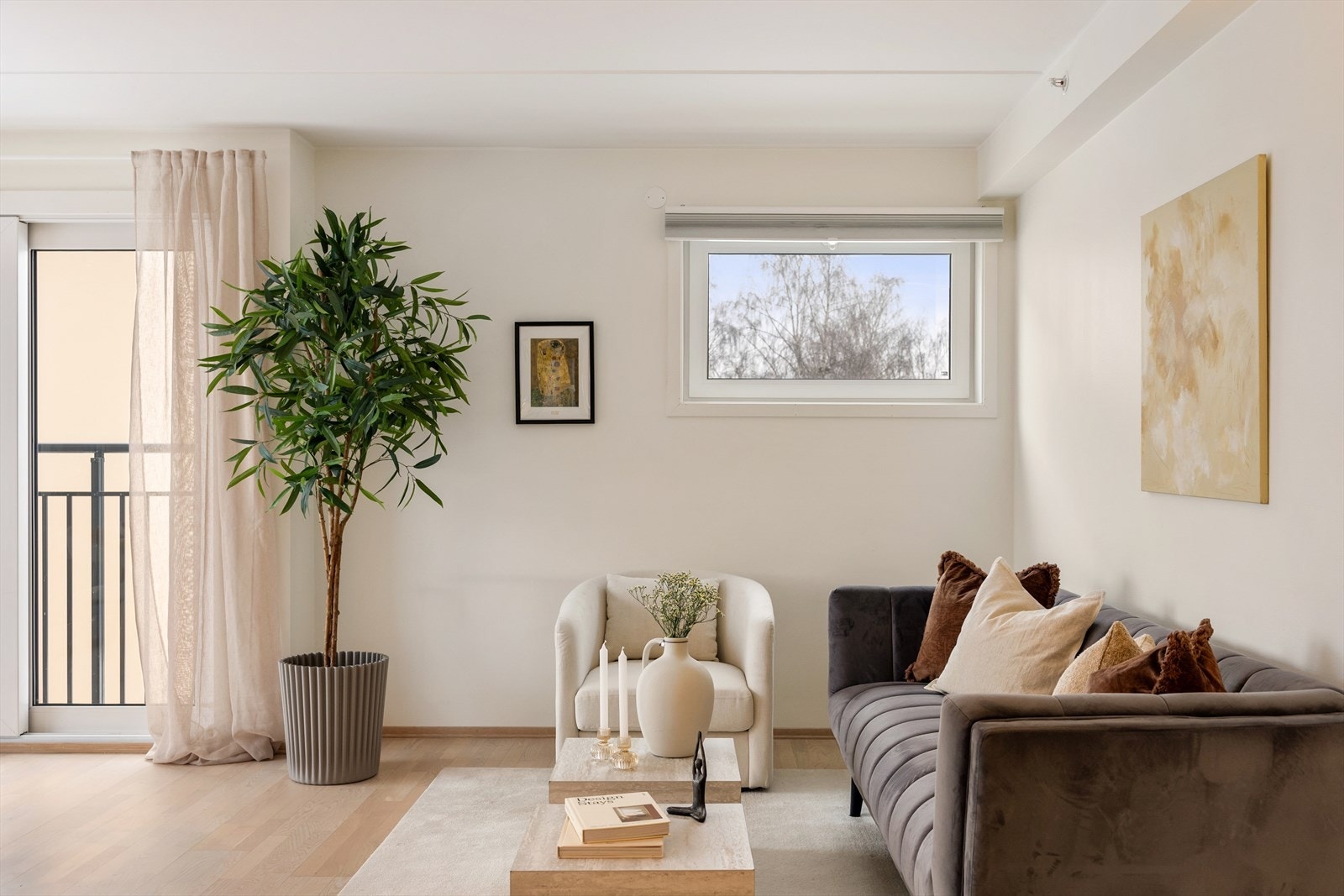 Leiligheten er av god standard og har balansert ventilasjon og behagelig vannbåren gulvvarme. Galleribilde