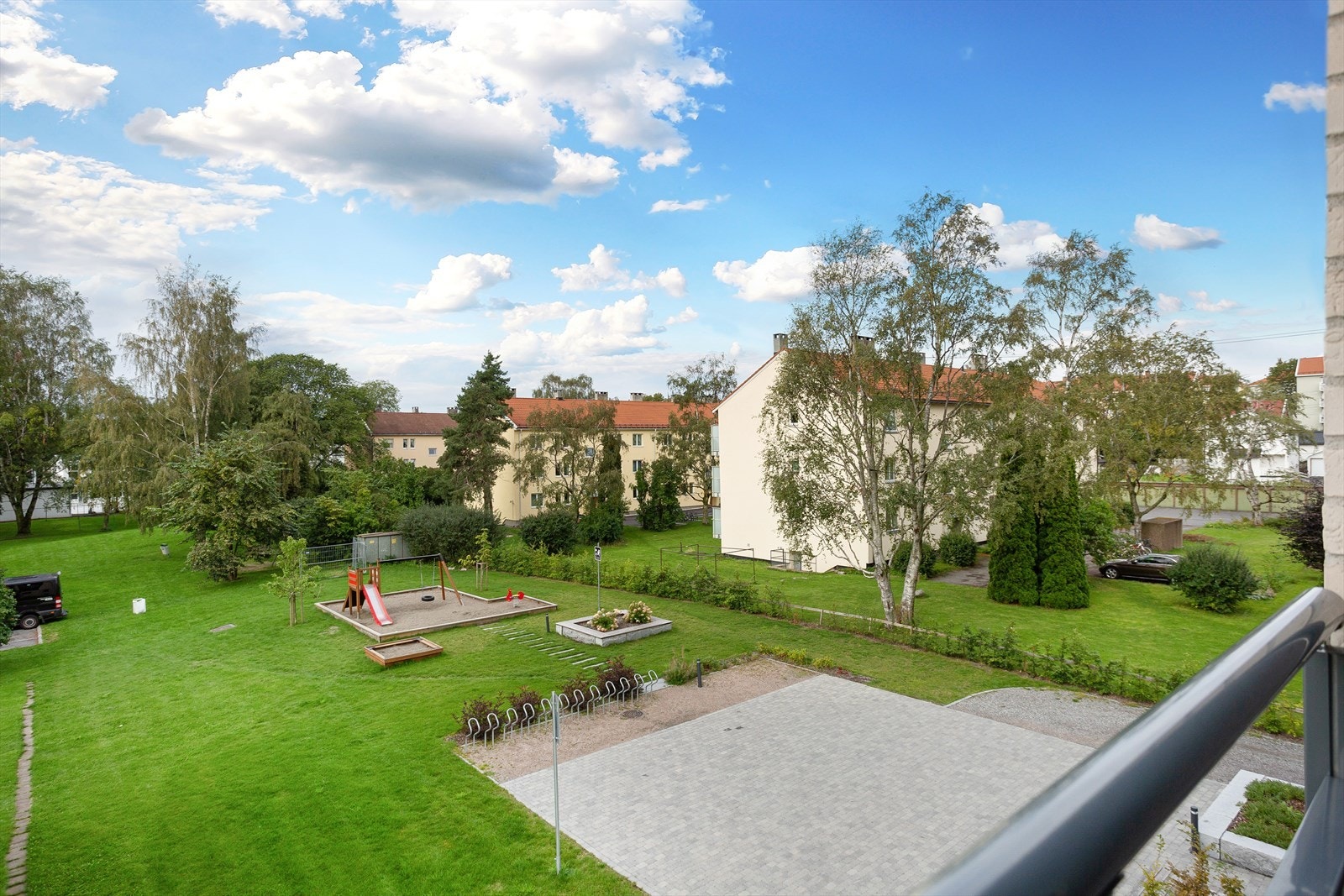 Borettslaget har pene og opparbeidede uteområder. Galleribilde