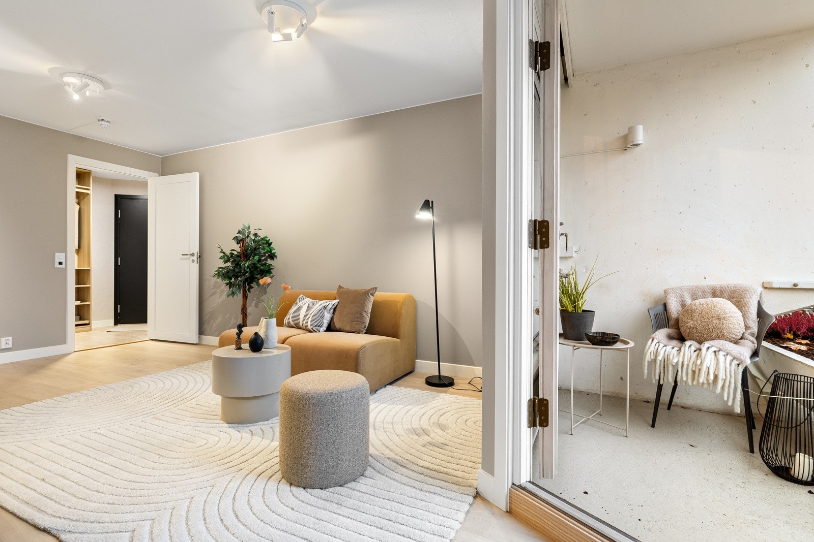 Utgang balkong fra stue. Galleribilde