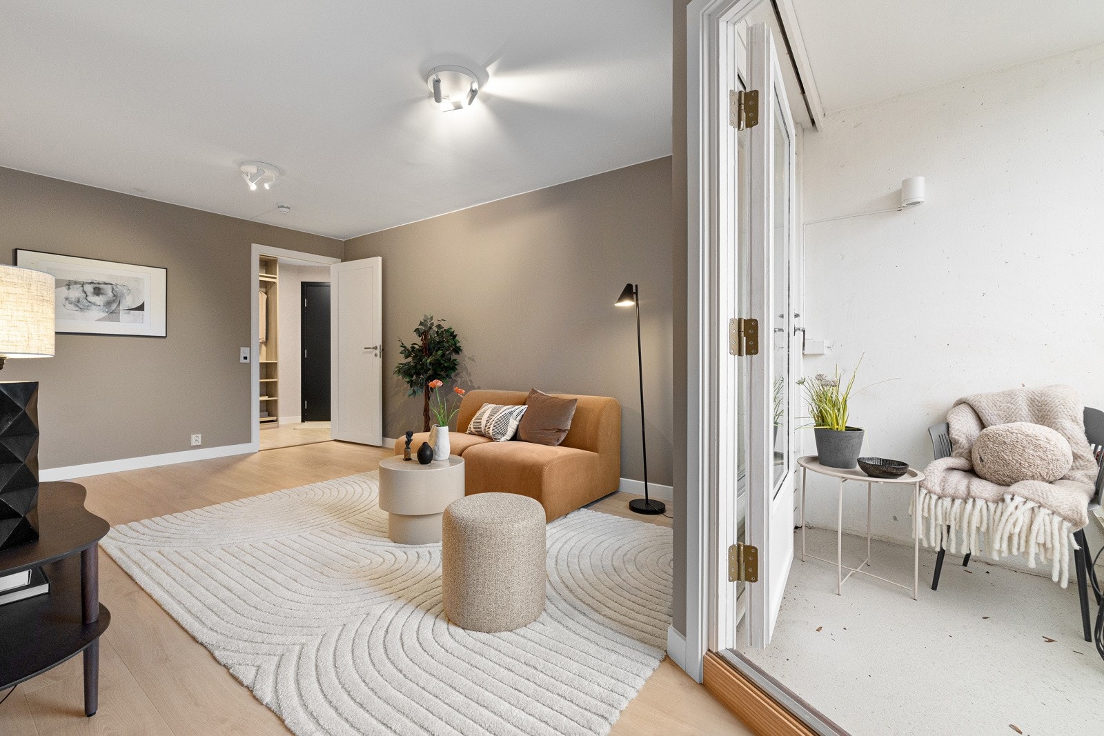 Varmtvann og fibernett er inkludert i fellesutgiftene som kun er på kr. 2 722/mnd. Galleribilde