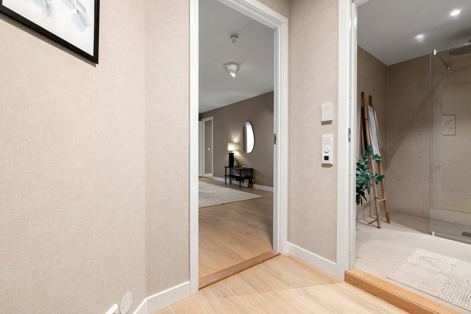 Eksklusiv tapet i entré. Galleribilde