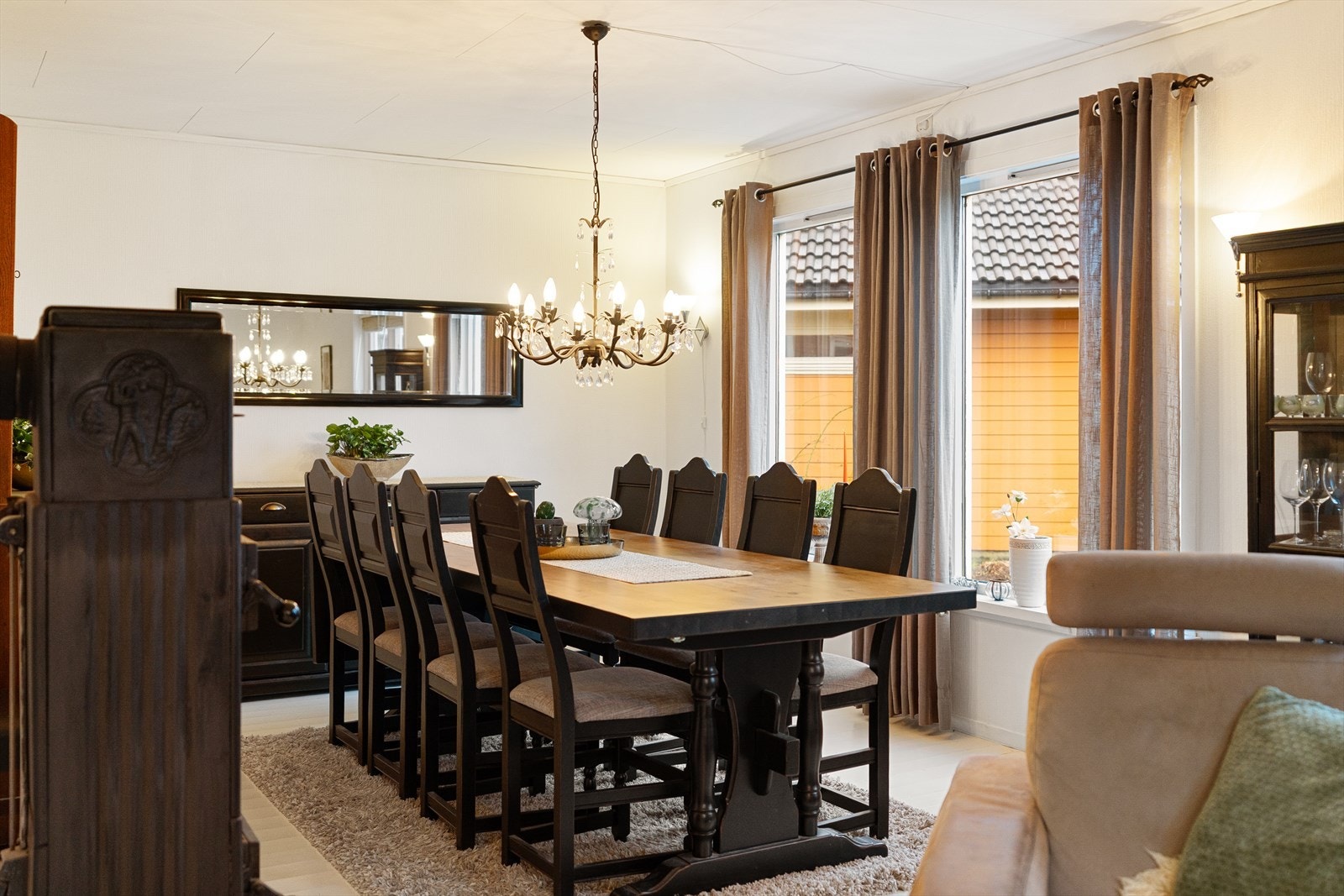 Plass til å dekke på langbord ved hyggelige sammenkomster. Galleribilde