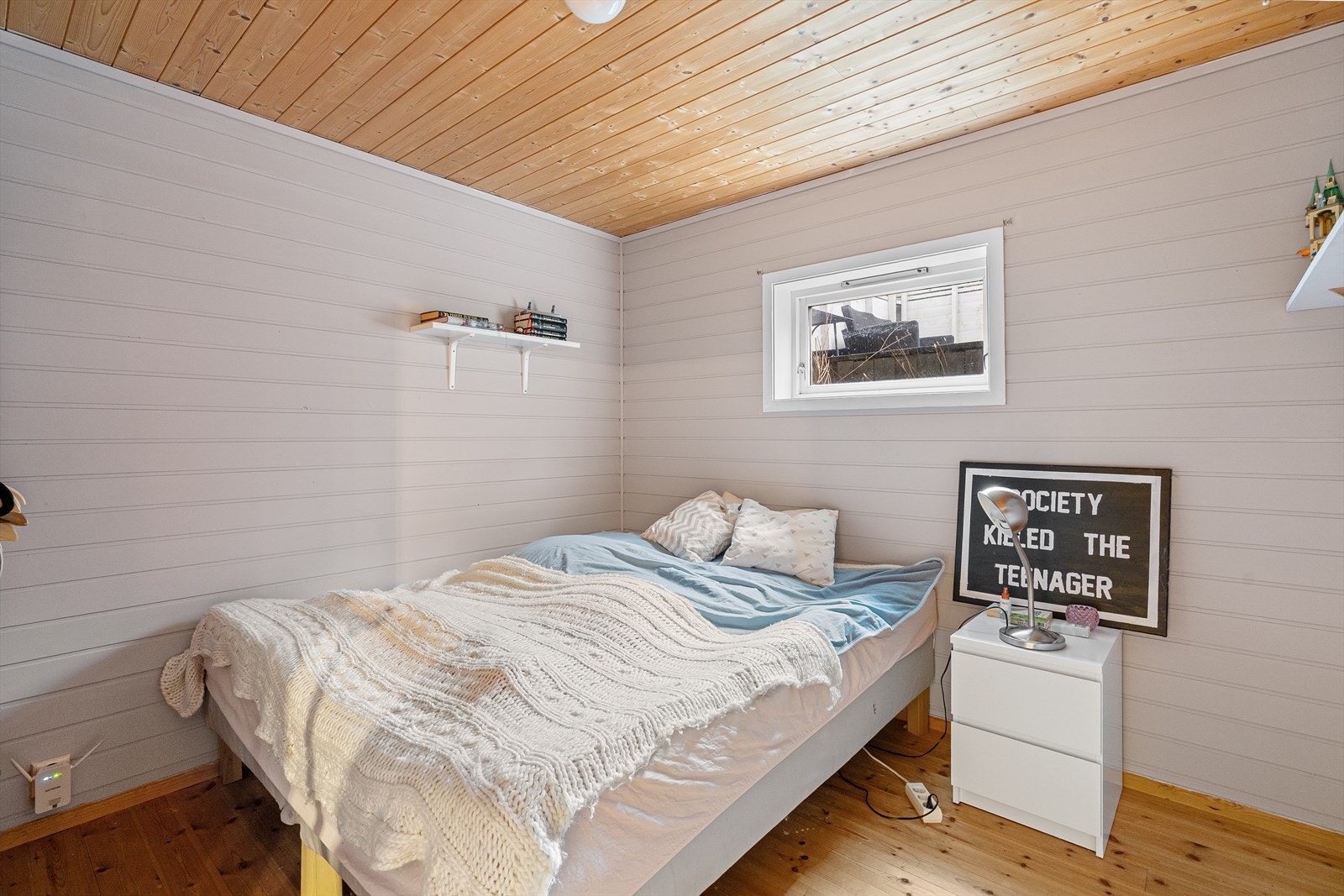 Soverom av god størrelse med plass til dobbeltseng. (Ikke byggemeldt og godkjent hos kommunen.) Galleribilde