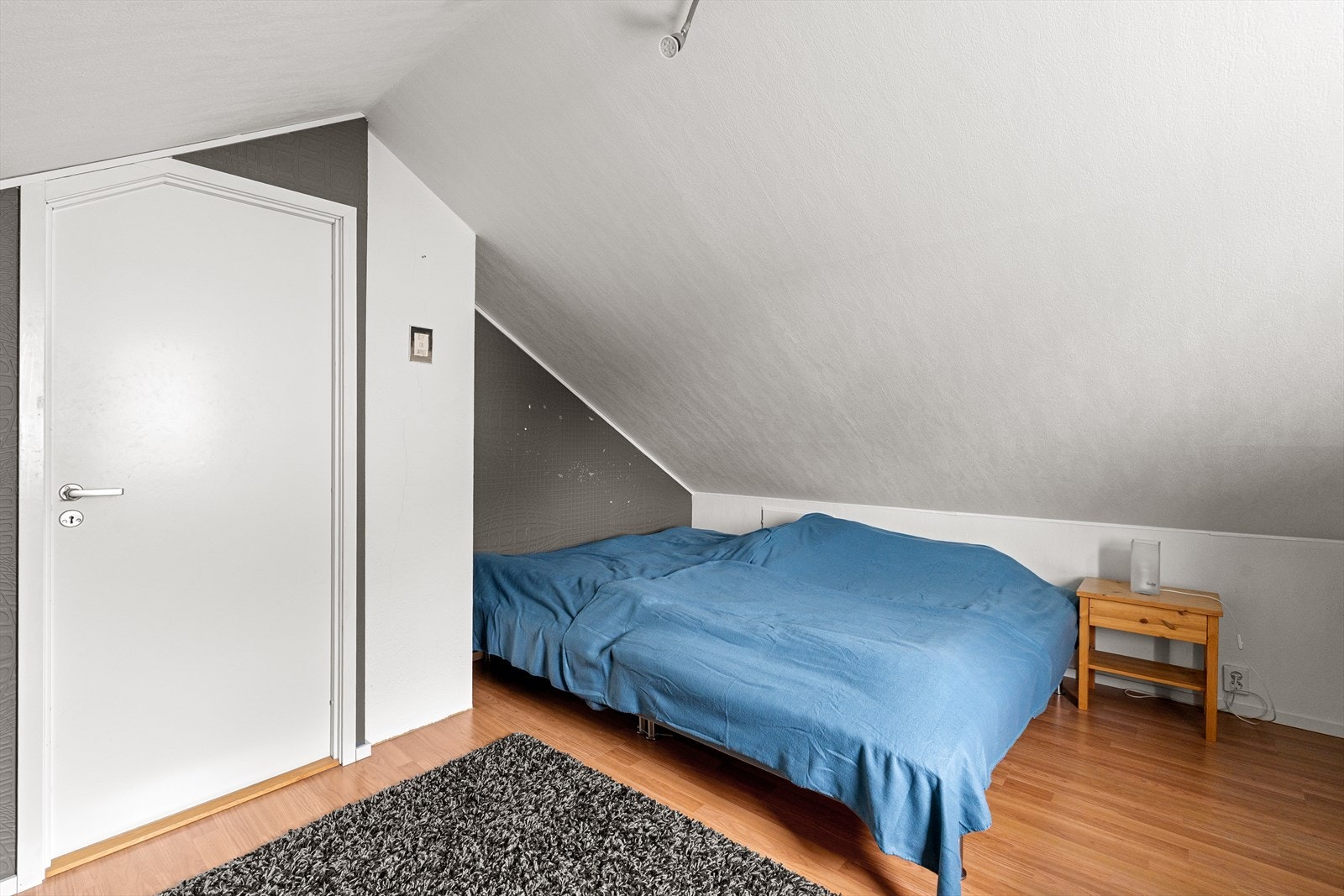 På soverommet er det også plass til garderobeskap for ekstra oppbevaring. Galleribilde